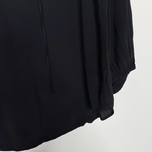 Ann Taylor Medium M Black Floral Embroidered 3/4 Sleeve Blouse V Neck Top - Picture 4 of 9